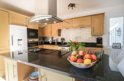 Newby Bridge Cabaña | ALLOA, pet friendly, character holiday cottage in Newby Bridge