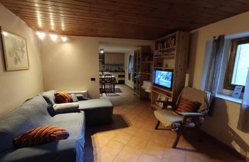 Pian degli Ontani Apartamento | Alloggio Mezzovino by Holiday World