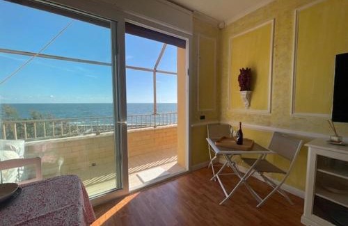 Ladispoli Apartamento | Alloggio turistico fronte mare con vista da sogno