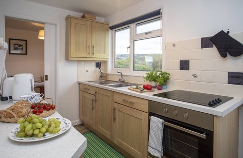 Llanfair Cabaña | ALLT Y MOR, pet friendly, with open fire in Harlech