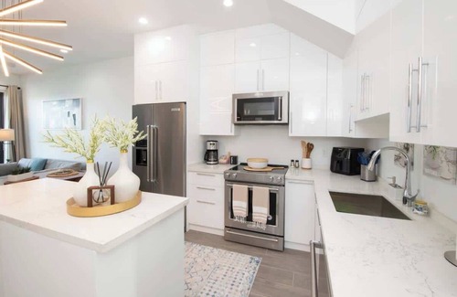 Grand Harbour Condominio | Allure #22 Three Bedroom Waterfront Condo w/ Pool