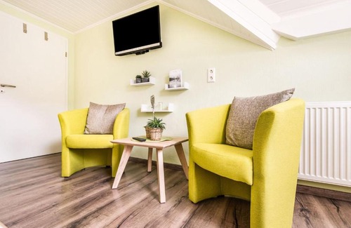 Ernst Casa | Alluring Holiday Home in Ernst with Balcony
