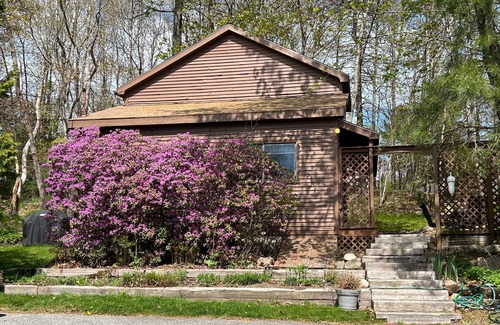 Seal Harbor Casa | Alluring home with full kitchen, furnished patio, washer/dryer & private yard