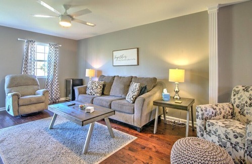 Johnson City Casa | Alluring oasis in the Pebble Creek Condominiums community, just a few steps away from ETSU.
