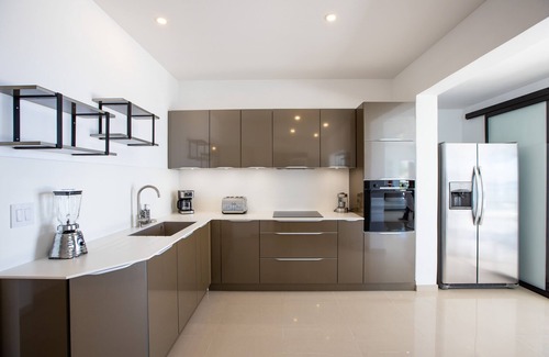 Beacon Hill Villa | ALMA - DIRECT BEACH ACCESS 4 BR VILLA