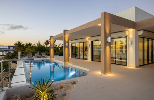 Beacon Hill Villa | ALMA - DIRECT BEACH ACCESS 4 BR VILLA