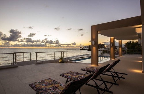Beacon Hill Villa | ALMA - DIRECT BEACH ACCESS 4 BR VILLA
