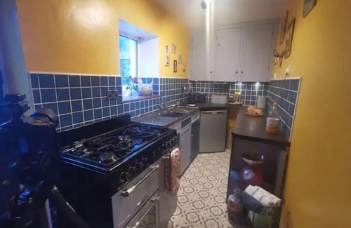 Penmaenmawr Cabaña | Alma's Cottage in N. Wales quirky & cosy. Great views and for exploring.