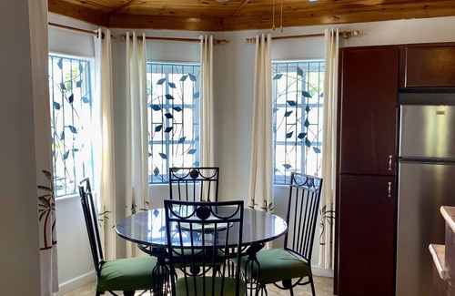 Montego Bay Cabaña | Almond Tree Cottage con piscina