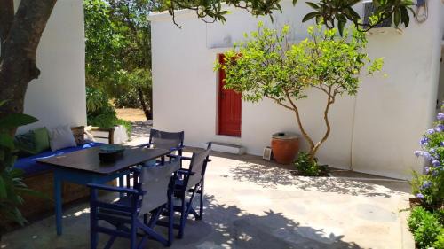 Aegiali Casa | Almond trees house