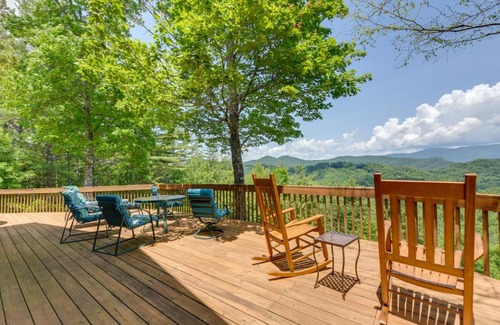 Almond Casa | Almond Vacation Rental with Mountain Views!