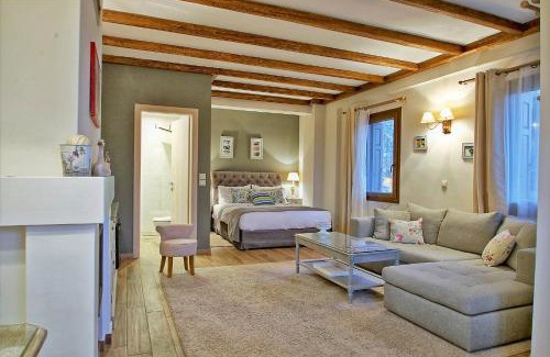Arachova Apartamento | AlmondHouse Suites with Fireplace - ADULTS ONLY