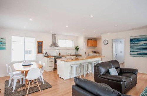 Lake Wangary Casa | Almonta Escape - COFFIN BAY - Perfect for couples or families