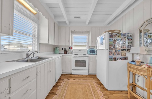 Litchfield by the Sea Casa | Almost Abaco Creekfront home on canal of South Litchfield