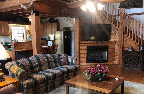 Drasco Chalet De Esquí | ¡Casi el cielo es una verdadera cabaña de troncos "Honest Abe" en Tannenbaum Resort!
