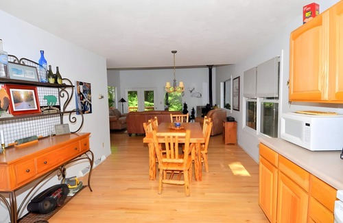 Berkeley Springs Cabina | Almost Heaven - Cozy and Wonderful