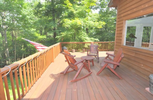 Berkeley Springs Cabina | Almost Heaven - Cozy and Wonderful