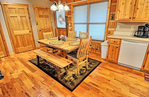 Buck Mountain Cabina | ¡ADMISIONES GRATUITAS A LAS ATRACCIONES POPULARES!-¡Casi Heaven-2 BR, 3 BA con MILLONES DE VISTAS A DÓLARES! WIFI, CHIMENEA DE GAS, AC