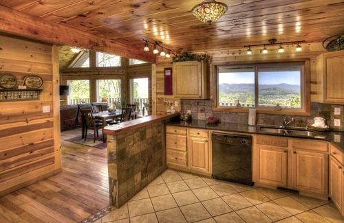 Helen Cabina | Almost Heaven | Incredible Mountain Views-Near Local Wineries and Helen, GA