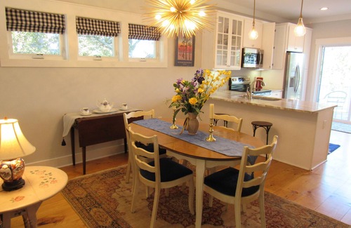 Morehead City Casa | ALMOST NEW cottage in quaint historic downtown Morehead City. Built in 2020.