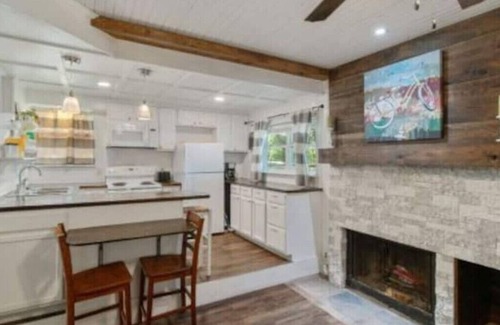 Tool Casa | Almost Waterfront Lake Escape