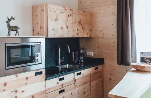 Albeck Cabina | Almwohnung Bretthöhe - Hiaslhütte & Almgasthof Hiasl Zirbenhütte