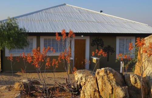 Aus Casa | Aloe Rock House