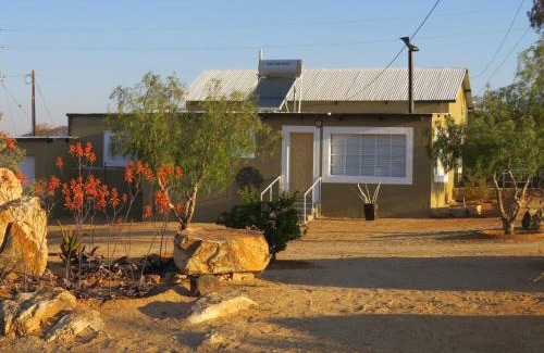 Aus Casa | Aloe Rock House