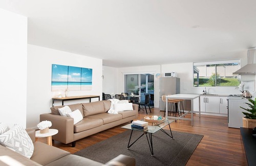 Fingal Bay Villa | Aloha Beach House – Stay 3, Pay 2!