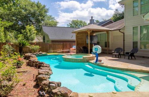 College Park Casa | ALOHA! Hawaii in The Woodlands 5BD/3BA Sleeps 10