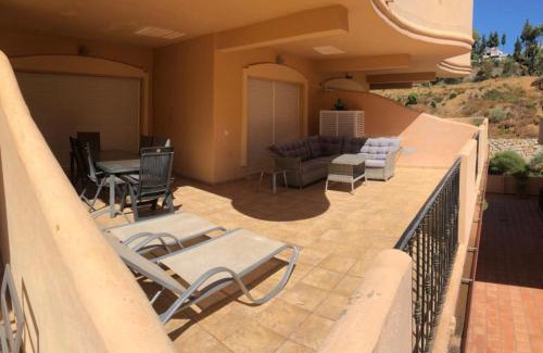 Marbella Apartamento | Aloha Hill Club LLuxury 5 Star Golf Resort Near Puerto Banus and Marbella