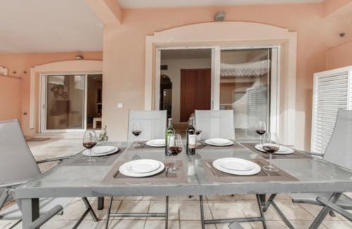 Marbella Apartamento | Aloha Hill Club LLuxury 5 Star Golf Resort Near Puerto Banus and Marbella