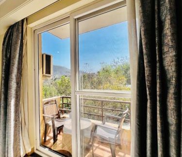 Tapovan Apartamento | ALOHA ON SACRED GANGES with INFINITY POOL