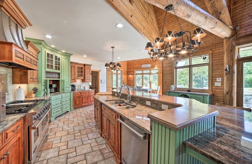 Grundy County Otro | Aloha Ranch 10,000 sq/ft, 40 acres, game room, theater, fishing pond, and more!