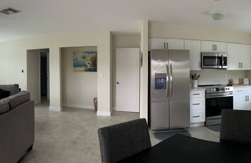 Bonita Shores Casa | Aloha Royal Palms! - Awesome private lodging on the water!