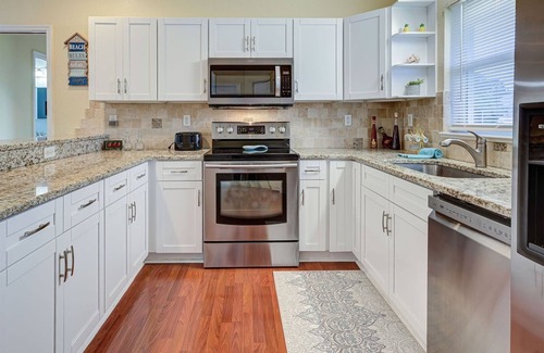 Long Meadow Casa | Aloha Shores | Pet friendly | Pool | fenced yard