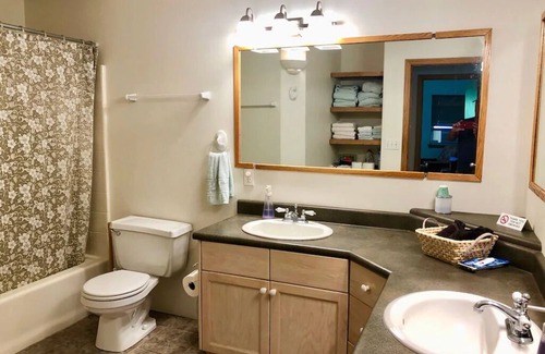Keaau Cama Y Desayuno | Aloha Suite: Watch Whales, Breakfast included at Ala Kai Bed and Breakfast