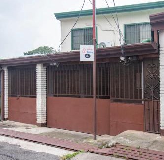 Villa Bonita Apartamento | Alojamiento entero 1 km Juan Santamaría Airport