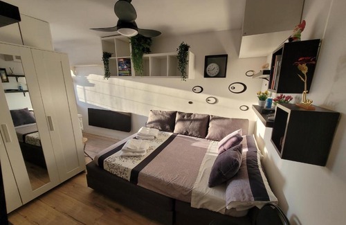 Puente de Vallecas Cama Y Desayuno | Alojamiento ENTERO en Madrid, con ACCESO PRIVADO