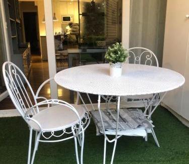 Burgos Apartamento | Alojamientos Castellana Jardín 1 y 2 PARKING Y PISCINA GRATIS!