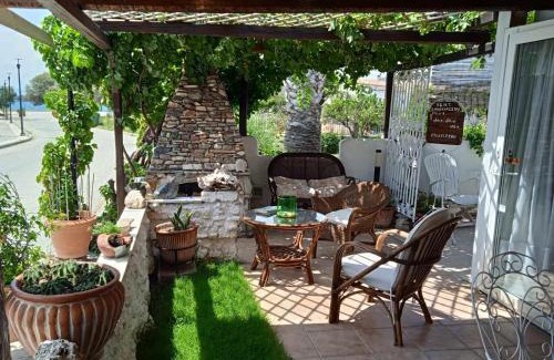Nea Anchialos Casa | Alonaki Seafront Cottage