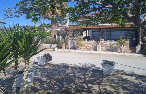 Nea Anchialos Casa | Alonaki Seafront Cottage