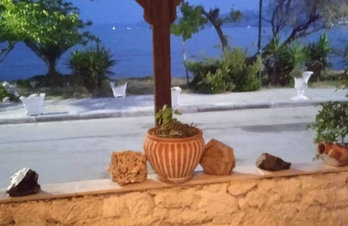 Nea Anchialos Casa | Alonaki Seafront Cottage