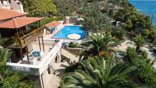 Nimfea Apartamento | Alonissos beach villa 5 steps away from the sea