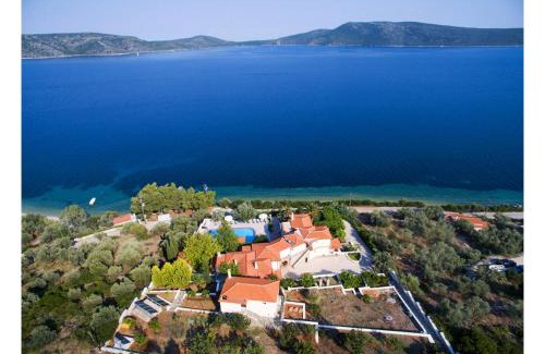 Nimfea Apartamento | Alonissos beach villa 5 steps away from the sea