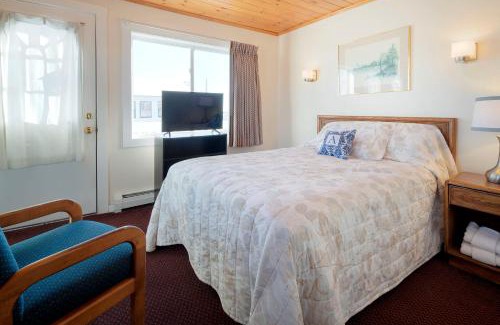 Old Orchard Beach Hotel | Alouette Beach Resort Economy Rooms