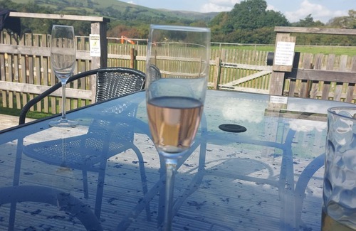 Llanbrynmair Cabina | Alpaca-6 berth, dog friendly cabin with hot tub