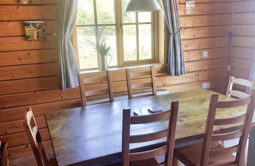 Llanbrynmair Chalet De Esquí | Alpaca cabin-mountain view-hot tub-rural retreat