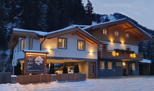Viehhofen Apartamento | Alpen Appartements Viehhofen near Saalbach & Zell am See - incl Sommercard