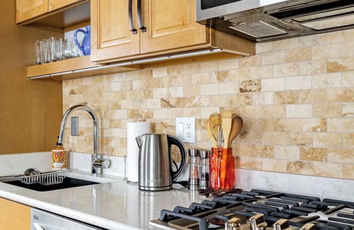 Crested Butte Chalet De Esquí | Alpen Edelweiss Chalet: A pet-friendly luxury apartment 5 mins. to trails & town